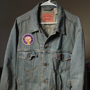 Levi's Jean Jacket - LARGE - w/ Elks Lodge Patch